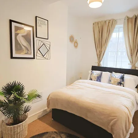 Two Bedroom Flat In St Michael's Hill *