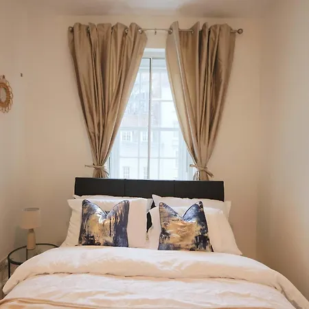 Two Bedroom Flat In St Michael's Hill