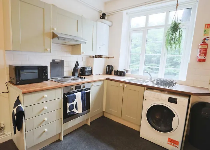 Two Bedroom Flat In St Michael's Hill