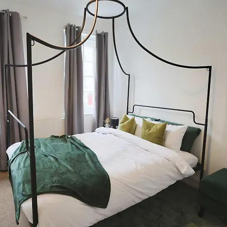 Two Bedroom Flat In St Michael's Hill Bristol