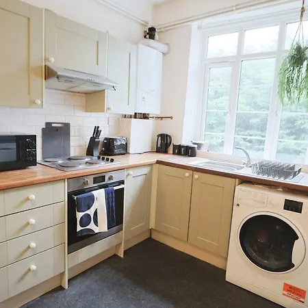 Two Bedroom Flat In St Michael's Hill