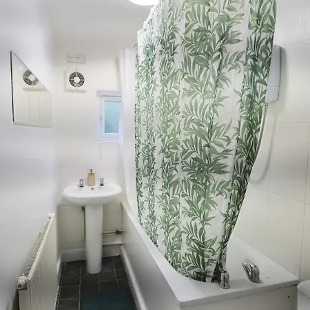 Two Bedroom Flat In St Michael's Hill