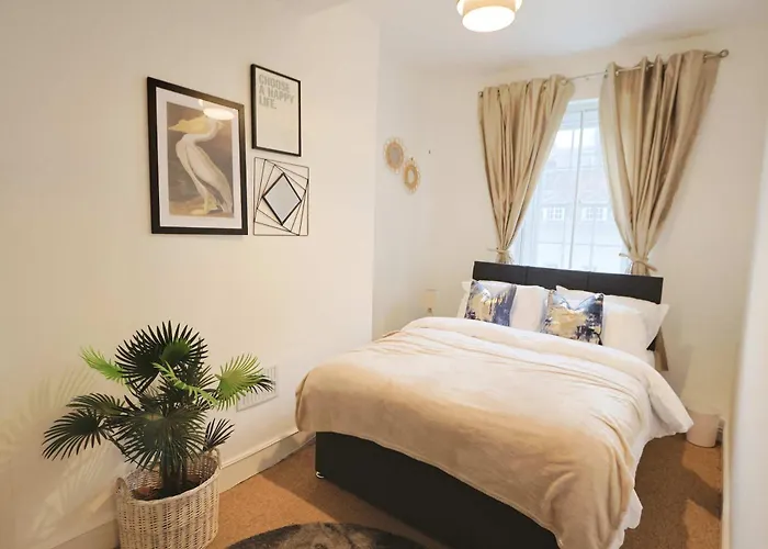 Two Bedroom Flat In St Michael's Hill *