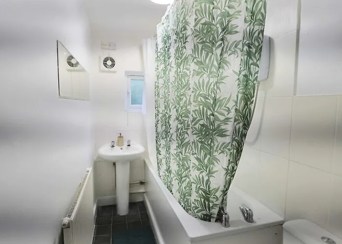 Two Bedroom Flat In St Michael's Hill